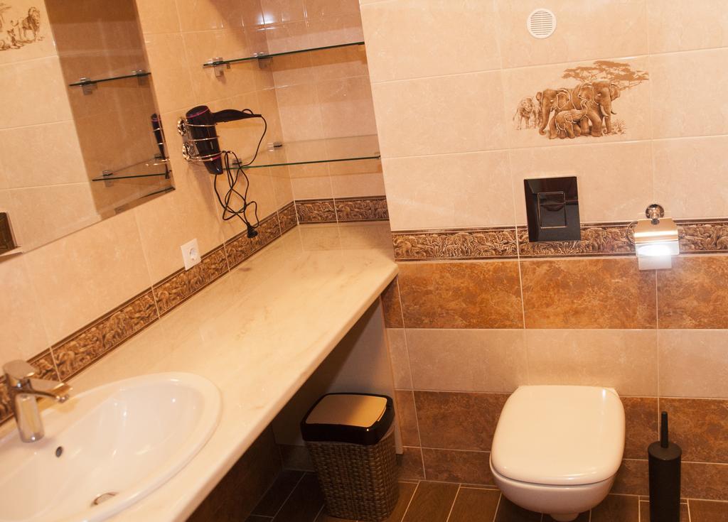 Guest House Adam Mickiewicz Lviv Phòng bức ảnh