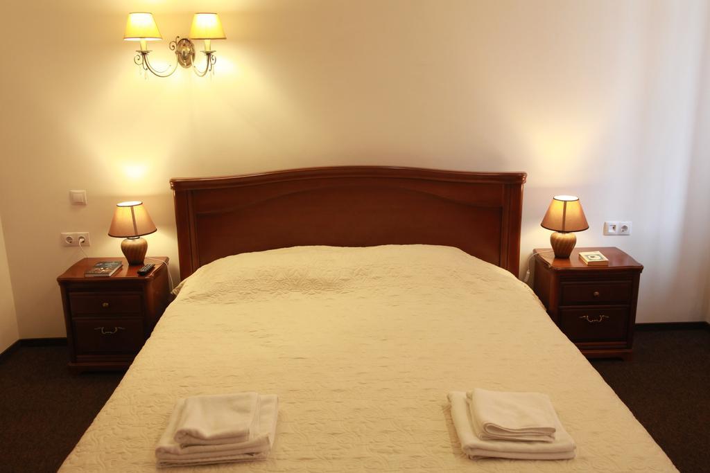 Guest House Adam Mickiewicz Lviv Phòng bức ảnh