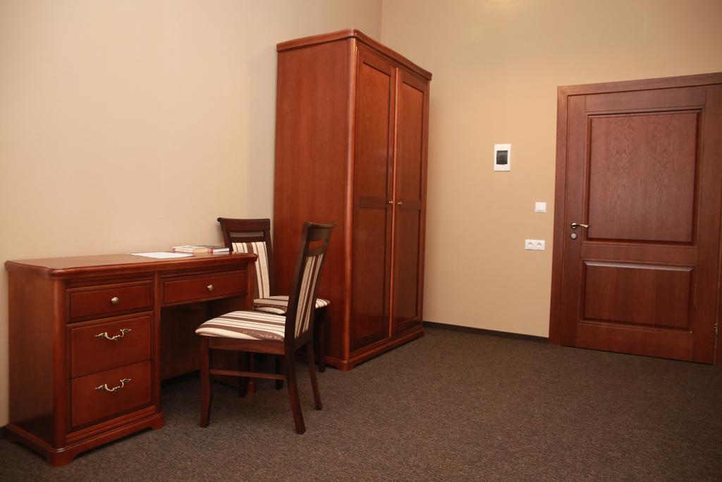 Guest House Adam Mickiewicz Lviv Phòng bức ảnh